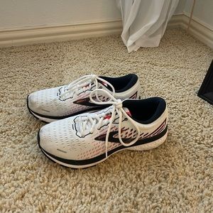 Brooks ghost 13 running shoes size 11 women’s in white/black/pink